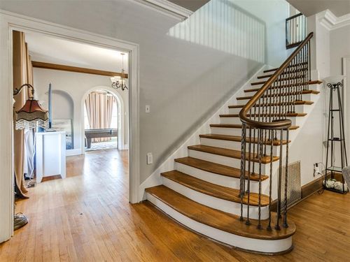 828 S 12th St, Chickasha, OK, 73018-4218 | Card Image