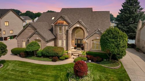 8893 Chestnut Run Drive, Shelby Charter Township, MI, 48317 | Card Image