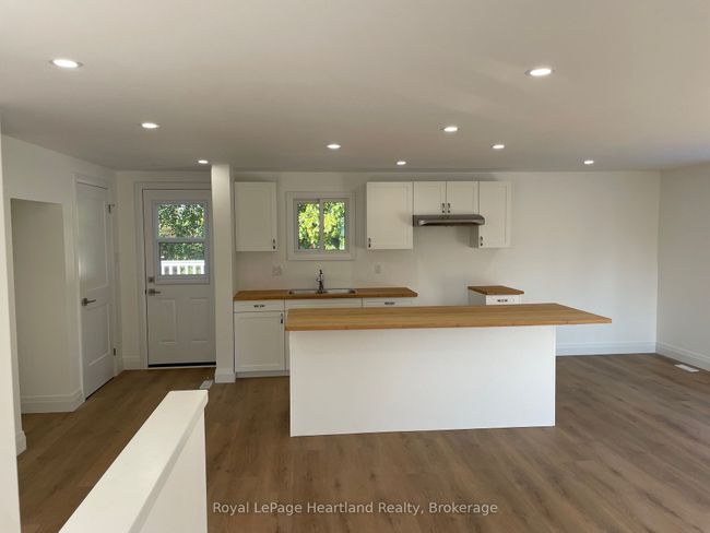 26 Watergate Dr, Home with 3 bedrooms, 1 bathrooms and 2 parking in Goderich ON | Image 5