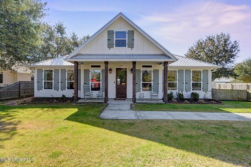 802 Old Spanish Trl, Bay Saint Louis, MS, 39520-2518 | Card Image