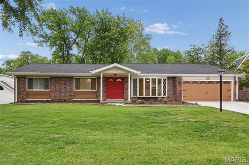 13028 Ambois Dr, Creve Coeur, MO, 63141-7307 | Card Image
