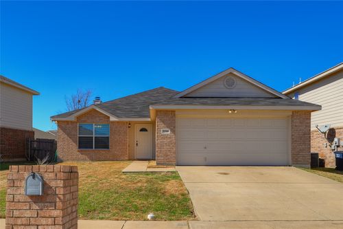 9204 Saint Martin Rd, Fort Worth, TX, 76123-3516 | Card Image