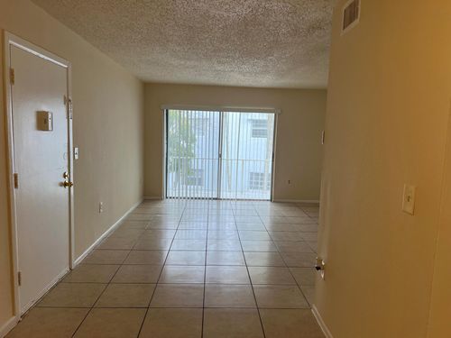 apt-215-411 Executive Center Dr, West Palm Beach, FL, 33401-2941 | Card Image