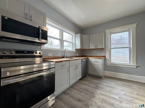 44 Sinawoy Rd, Cos Cob, CT, 06807-2338 | Card Image