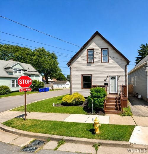 85 Klas Ave, West Seneca, NY, 14224-1827 | Card Image