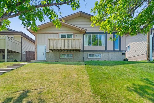 107 Beacham Way Nw, Calgary, AB, T3K1R9 | Card Image