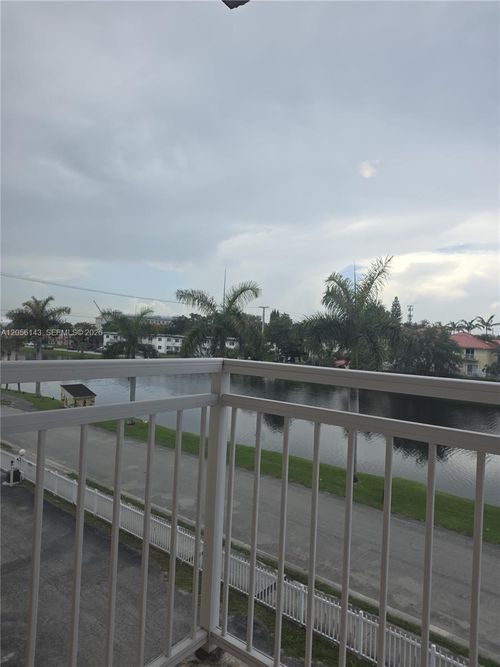 309-2025 Ne 164th St, North Miami Beach, FL, 33162-4154 | Card Image