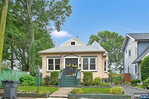 98 Smith Ave, Bergenfield, NJ, 07621-3027 | Card Image