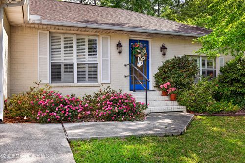 89364 Diamondhead Dr E, Diamondhead, MS, 39525-3642 | Card Image