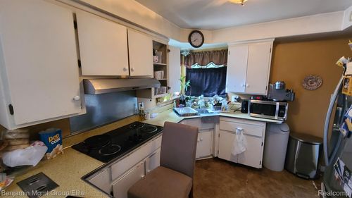 3900 Norwood Dr, Trenton, MI, 48183-4170 | Card Image