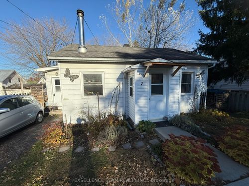 {{alt}} | Card Image