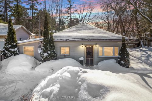 132 Sydenham St, Angus, ON, L0M1B0 | Card Image