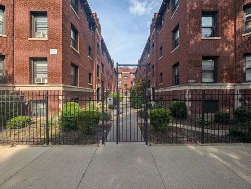2e-2641 N Spaulding Ave, Chicago, IL, 60647-1437 | Card Image
