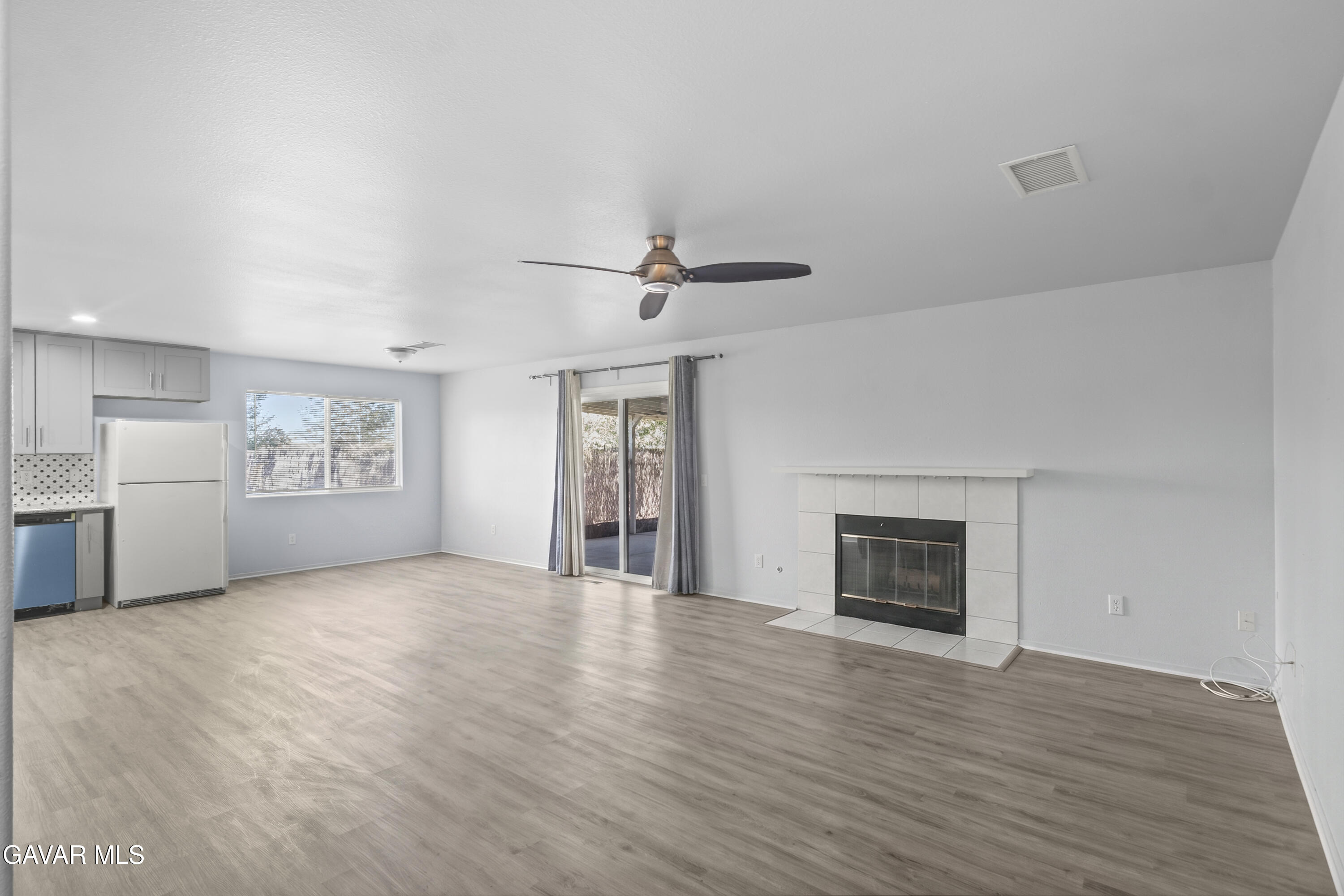 Residential in Lake Los Angeles 4