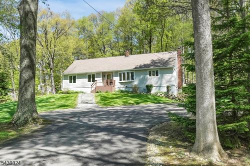 90 Russling Rd, Hackettstown, NJ, 07840-4827 | Card Image