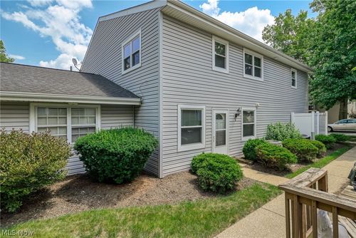 b-2455 Island Dr, Green, OH, 44685-8885 | Card Image