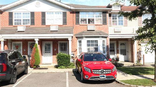 82109 Country Pointe Cir, Queens Village, NY, 11427-3001 | Card Image