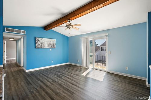 15811 Franklin Dr, Clinton Twp, MI, 48038-1028 | Card Image