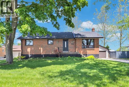 2440 Cousineau, Lasalle, ON, N9H1C1 | Card Image