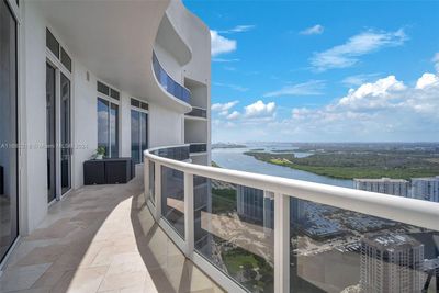 4205 - 16001 Collins Ave, Condo with 2 bedrooms, 2 bathrooms and null parking in Sunny Isles Beach FL | Image 1