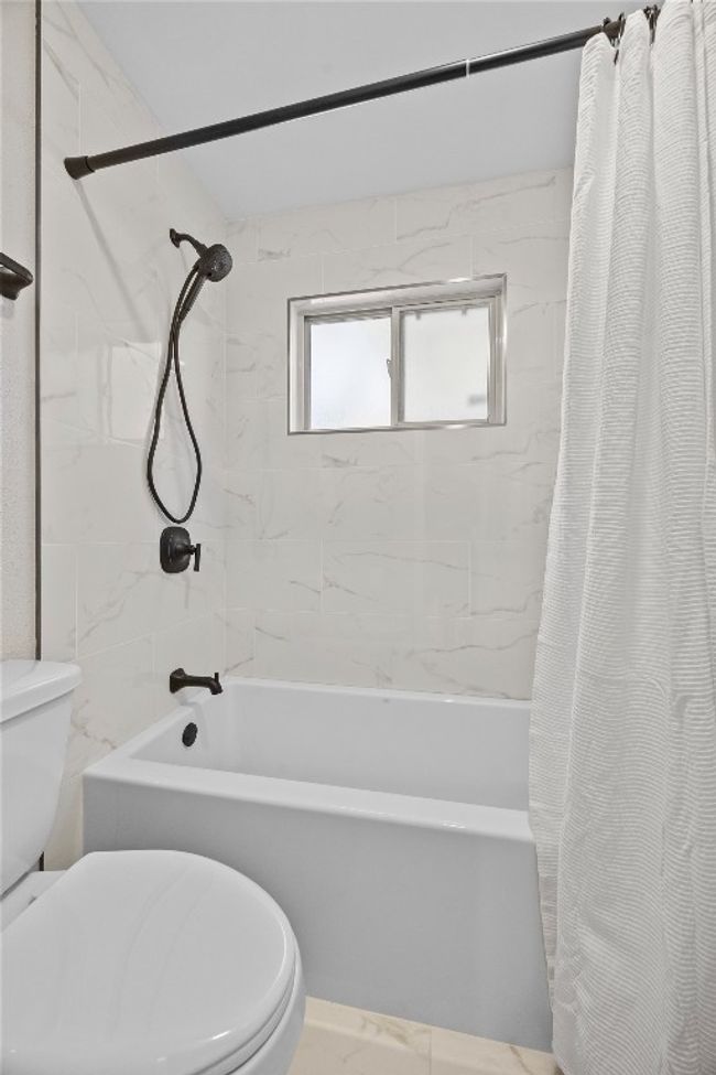Full bath with shower / bathtub combination | Image 18