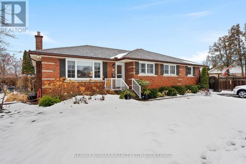 13 Robert Street, St. Catharines (Port Dalhousie), ON, L2N5N2 | Card Image