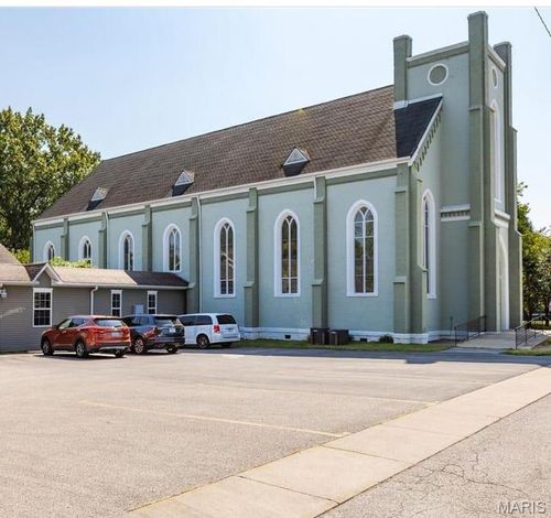 531 S West St, Carlinville, IL, 62626-2107 | Card Image