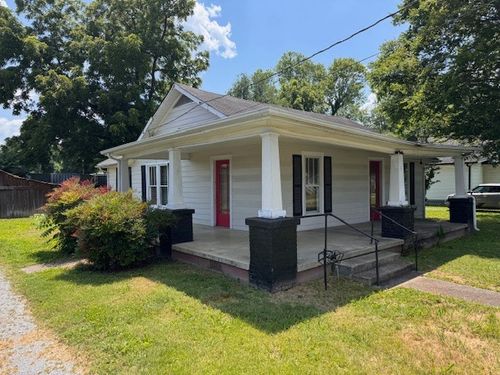 407 Riverview Dr, Shelbyville, TN, 37160-3831 | Card Image
