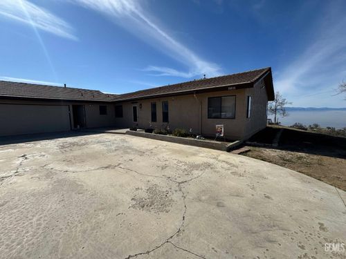 30830 Roan Court, Tehachapi, CA, 93561 | Card Image