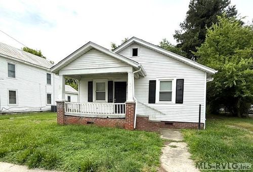 111 Carroll St, Emporia, VA, 23847-1601 | Card Image