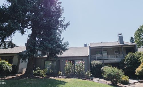 228 Mt Echo Dr, Medford, OR, 97504-7552 | Card Image