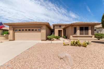 15418 W Big Sky Drive, House other with 2 bedrooms, 3 bathrooms and null parking in Surprise AZ | Image 1