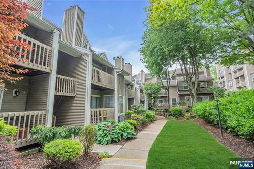 548 Windsor Dr, Palisades Park, NJ, 07650-2353 | Card Image