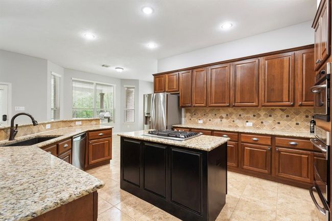 Look at all of these cabinets. So much room. | Image 17