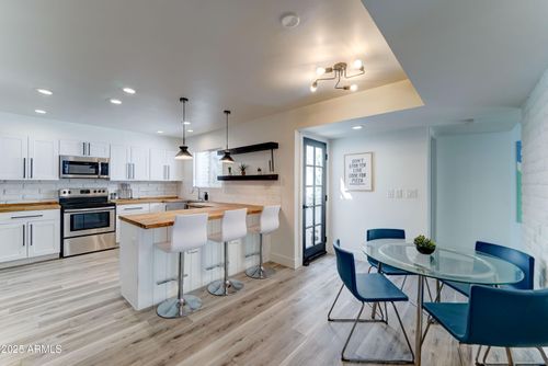 7944 E Vista Dr, Scottsdale, AZ, 85250-7652 | Card Image