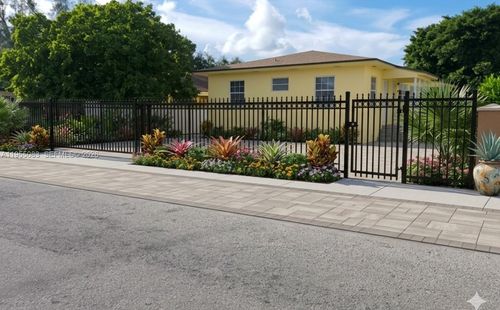 2729 Nw 47th St, Miami, FL, 33142-3519 | Card Image