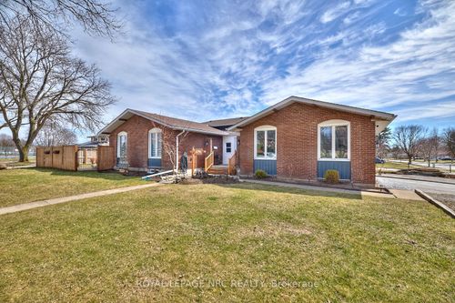 6796 Stokes St, Niagara Falls, ON, L2G2H1 | Card Image