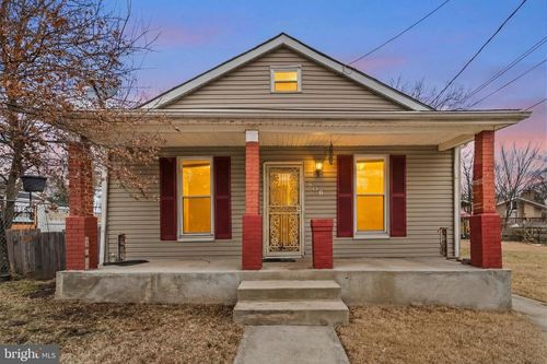 809 Eastern Ave, FAIRMOUNT HEIGHTS, MD, 20743-1307 | Card Image