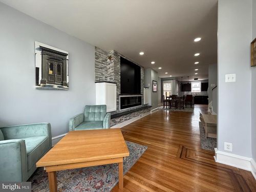 643 Jamestown St, PHILADELPHIA, PA, 19128-1706 | Card Image