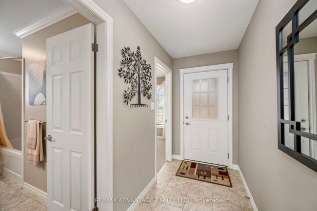 10 Stonefield Gate, House other with 3 bedrooms, 3 bathrooms and 2 parking in Ilderton ON | Image 7