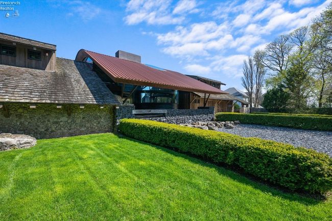 4917 E Cliff Rd, House other with 3 bedrooms, 5 bathrooms and 2 parking in Port Clinton OH | Image 4