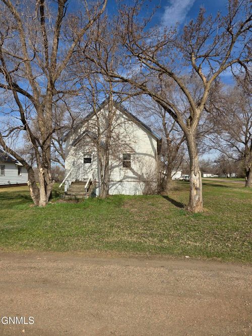 303 Main St, Almont, ND, 58520-7724 | Card Image