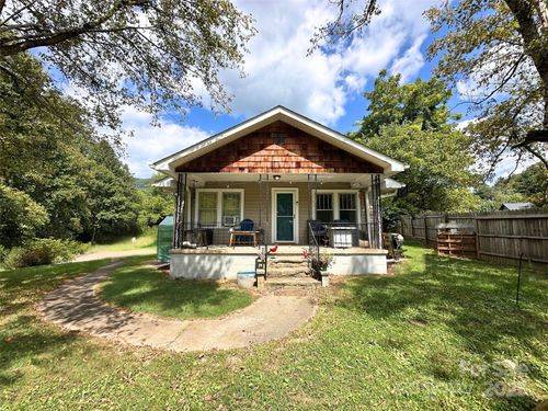 104 Old Fort Rd, Fairview, NC, 28730-7739 | Card Image
