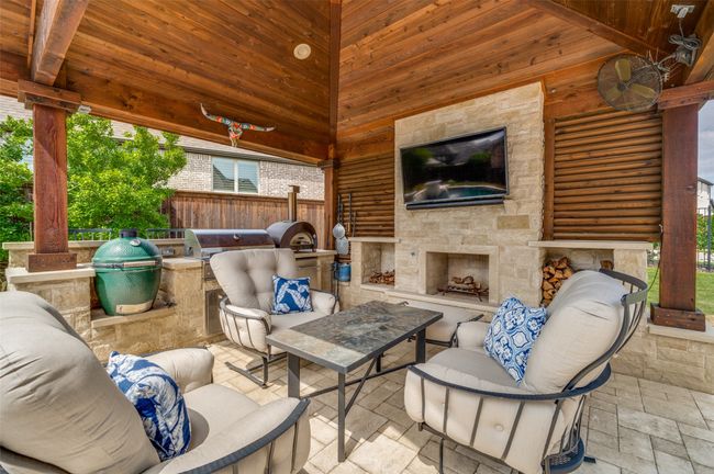 Green Egg Smoker and Gas Grill | Image 29