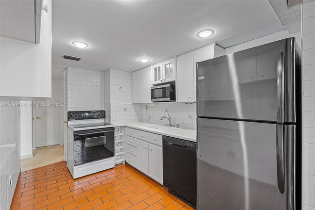2B - 77 Crandon Blvd, Condo with 1 bedrooms, 2 bathrooms and null parking in Key Biscayne FL | Image 20