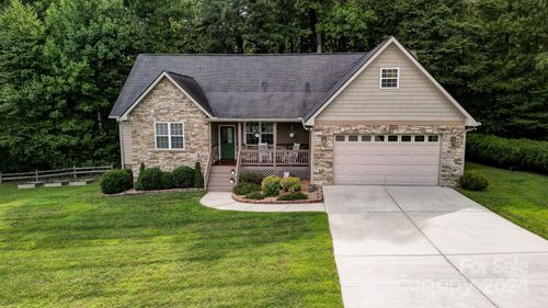 264 N Crab Meadow Dr, Hendersonvlle, NC, 28739-8472 | Card Image