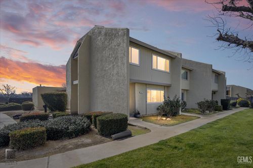 15-930 Olive Dr, Bakersfield, CA, 93308-4102 | Card Image