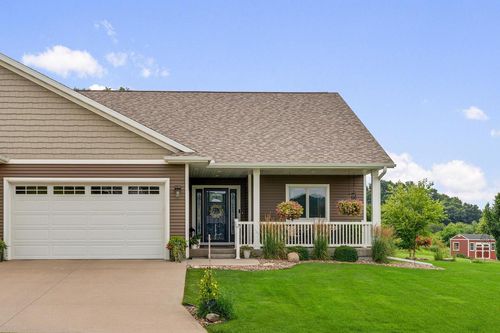 W6461 Oakwood Circle, Onalaska, WI, 54636 | Card Image