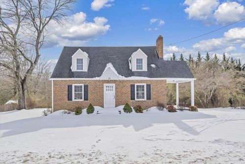 32 Upland Dr, Salem, VA, 24153-7130 | Card Image