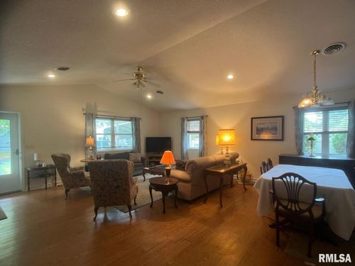 617 N 10th St, Herrin, IL, 62948-3336 | Card Image